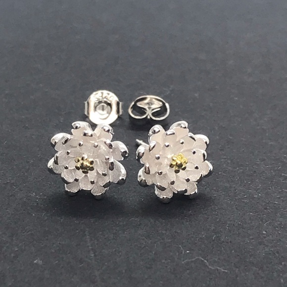 Sterling Silver925 Flower 🌸 Stud Earrings - Picture 2 of 5
